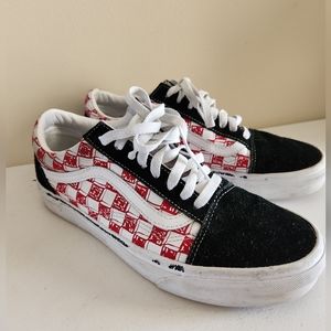 Vans low top checkered shoes
